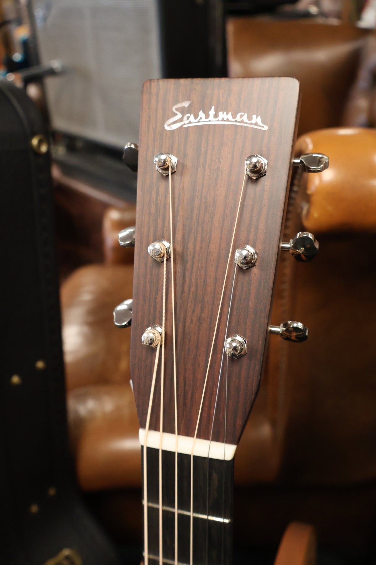 Eastman E8-OM TC Orchestra Model (B-Stock)