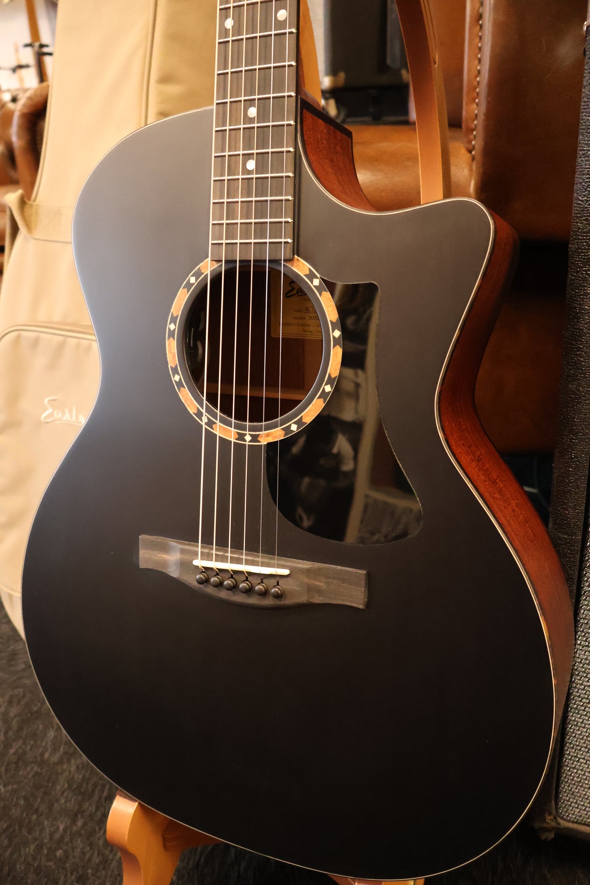 Eastman AC122-2CE-BK Grand Auditorium (B-Stock)
