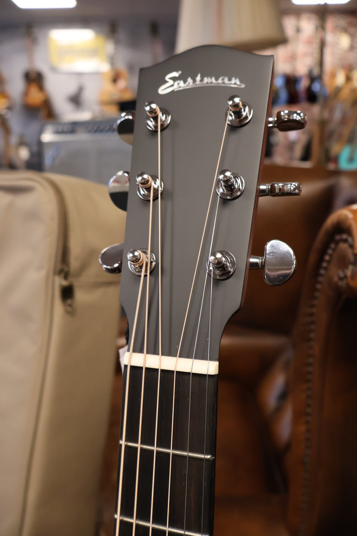 Eastman AC122-2CE-BK Grand Auditorium (B-Stock)