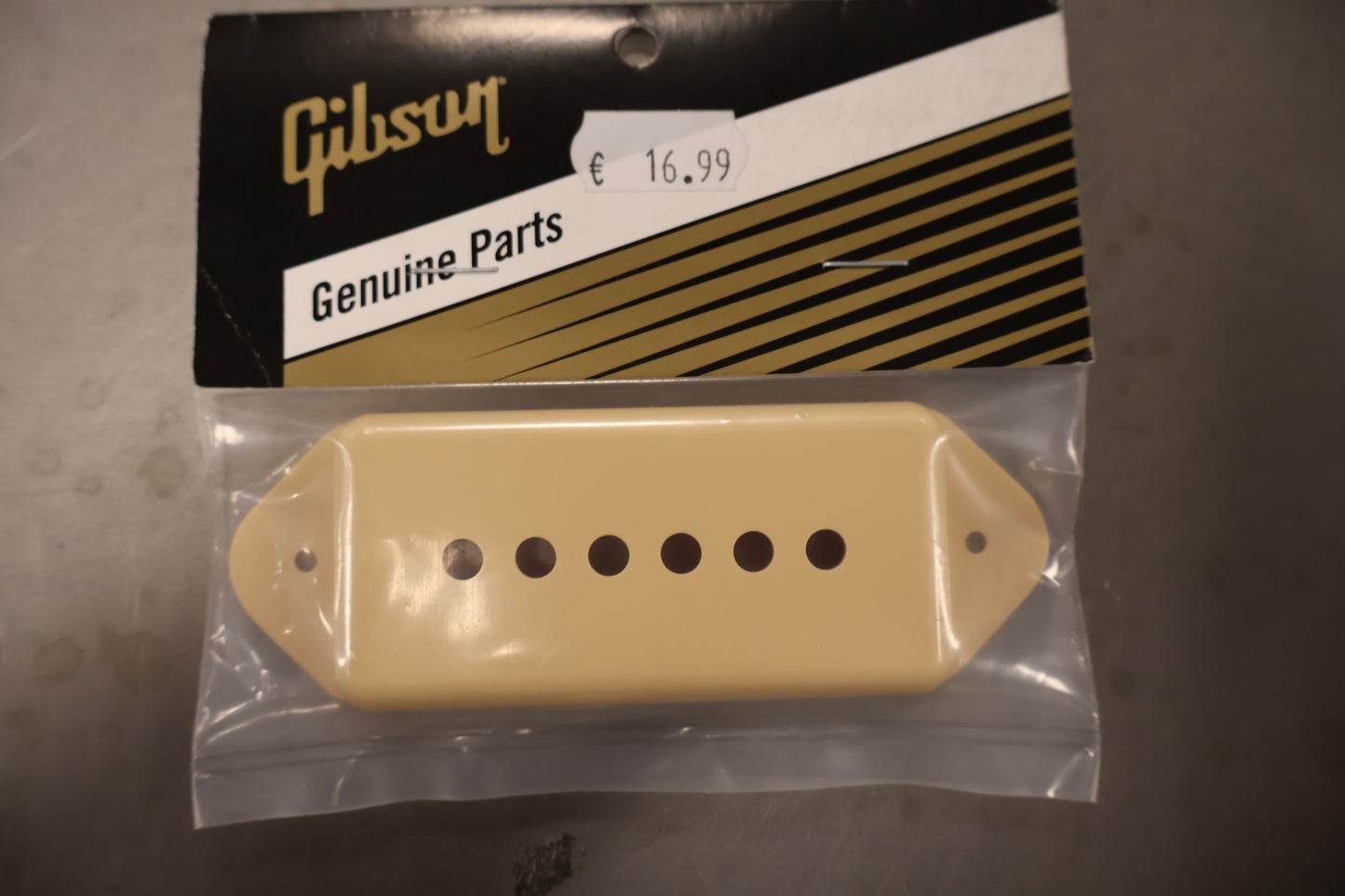 Gibson PRPC-045 P-90 / P-100 Pickup Cover, "Dog Ear" (Cream)