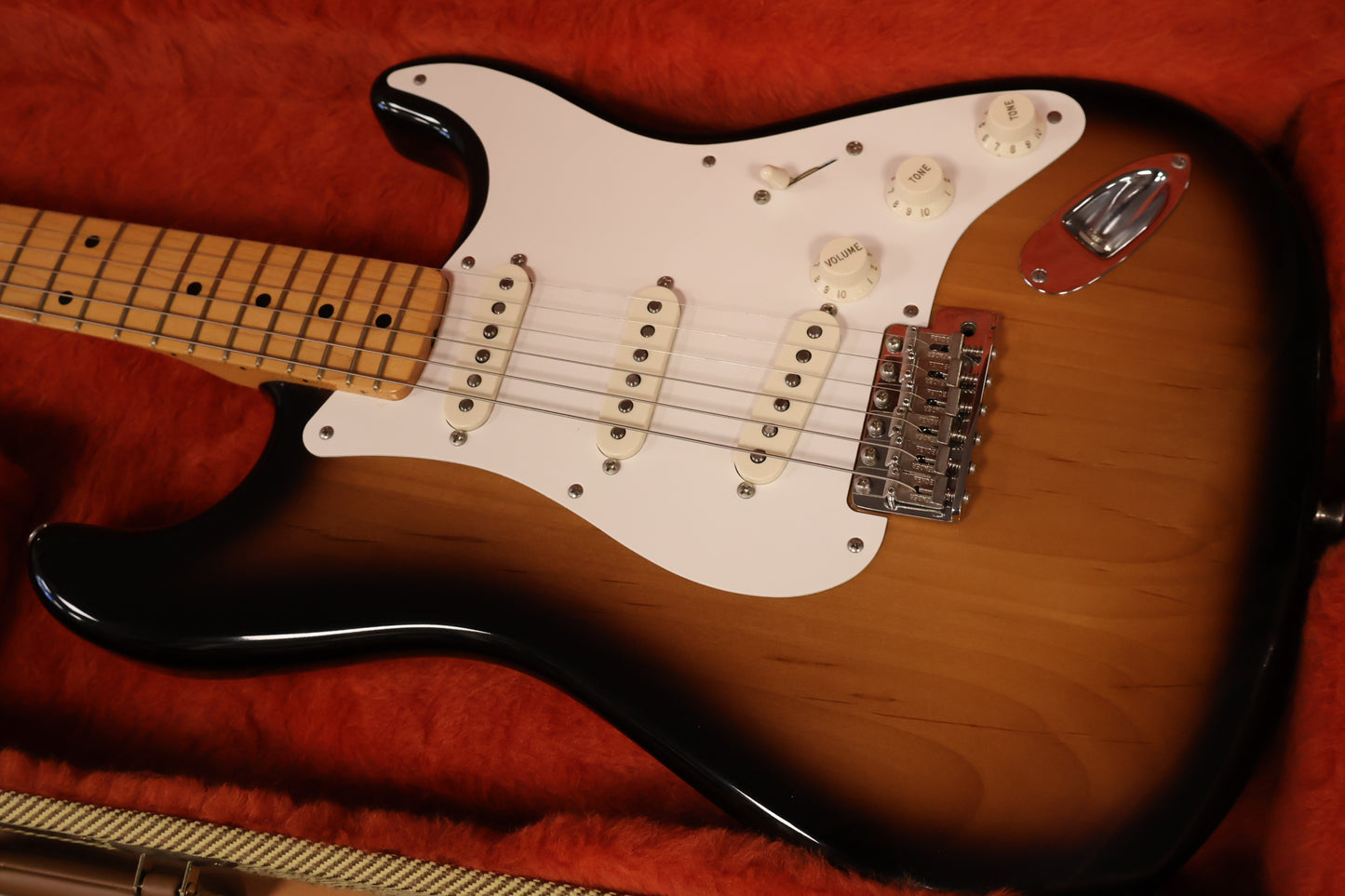 Fender AVRI 57 Stratocaster 2TS (USED)