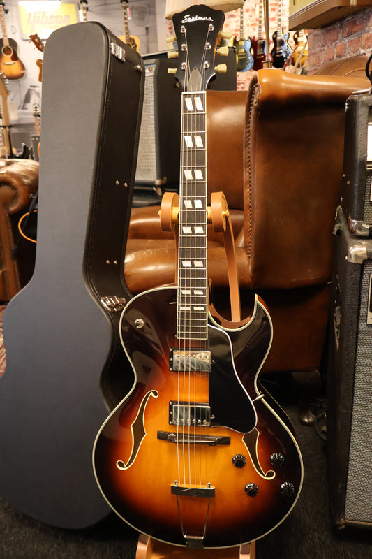 Eastman AR372CE-SB Hollow Body Archtop (B-Stock)