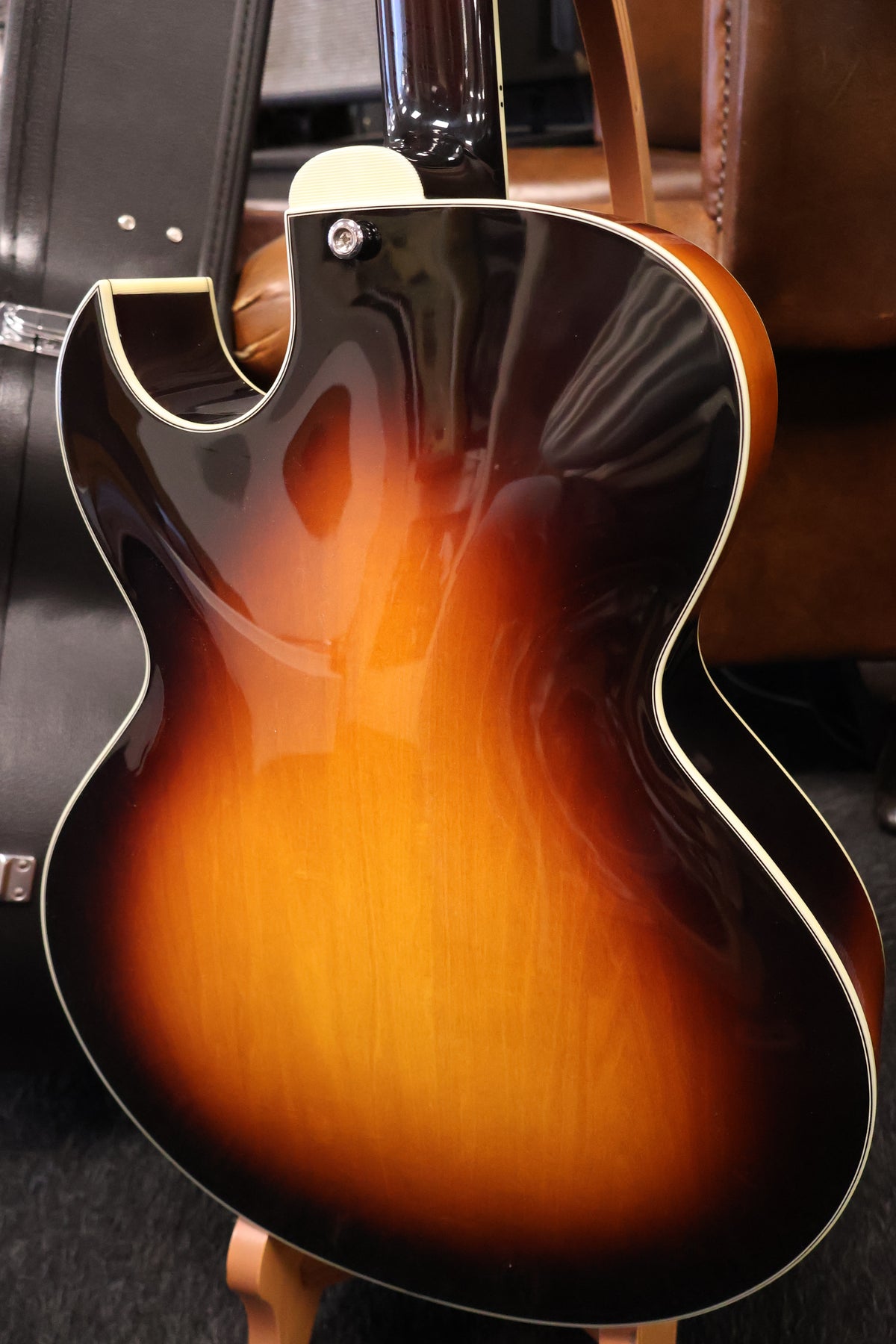 Eastman AR372CE-SB Hollow Body Archtop (B-Stock)