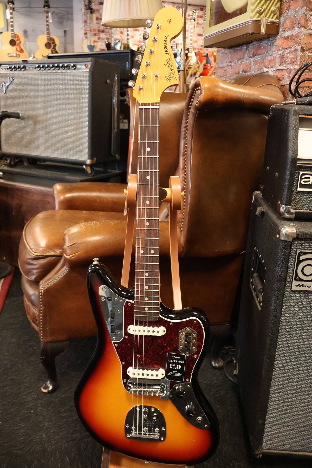 Fender Vintera III Mid '60s Jaguar 3-Color Sunburst (B-Stock)