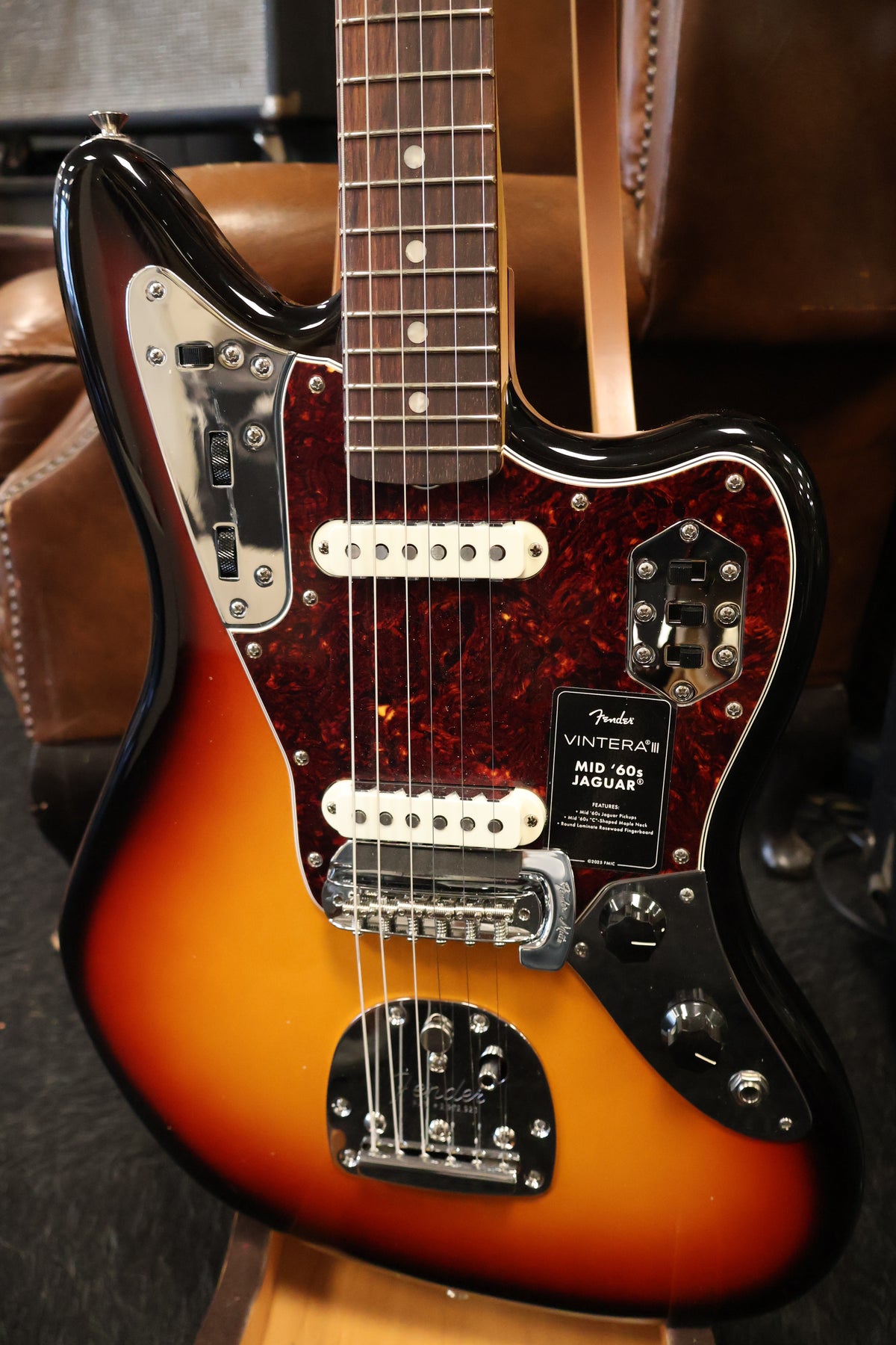 Fender Vintera III Mid '60s Jaguar 3-Color Sunburst (B-Stock)
