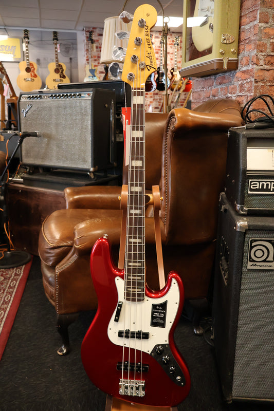 Fender Vintera III Early '70s Jazz Bass Candy Apple Red (B-Stock)
