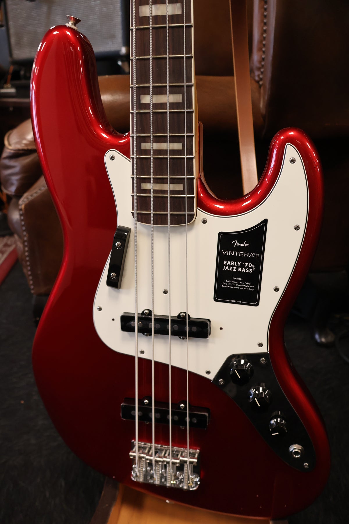 Fender Vintera III Early '70s Jazz Bass Candy Apple Red (B-Stock)