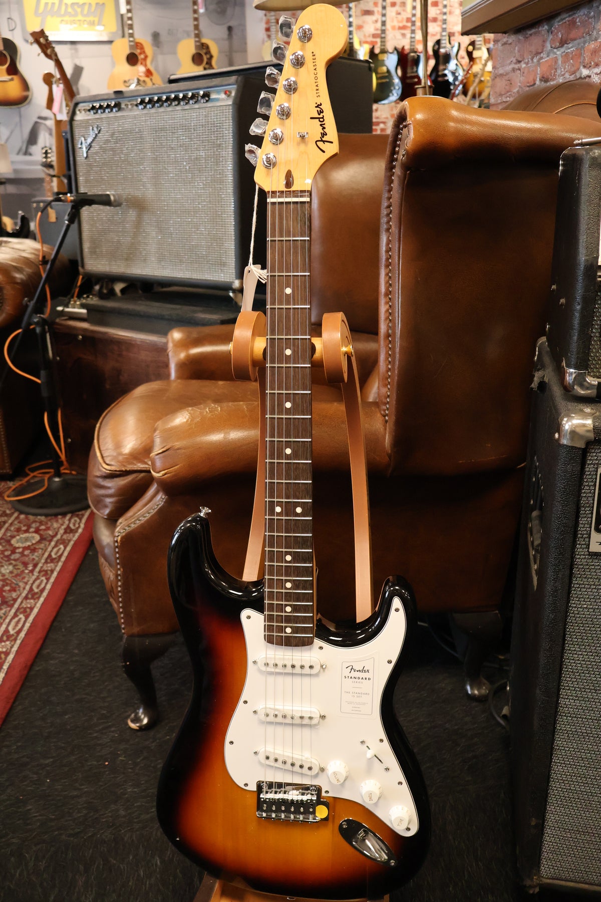 Fender Standard Stratocaster 3-Color Sunburst (B-Stock)