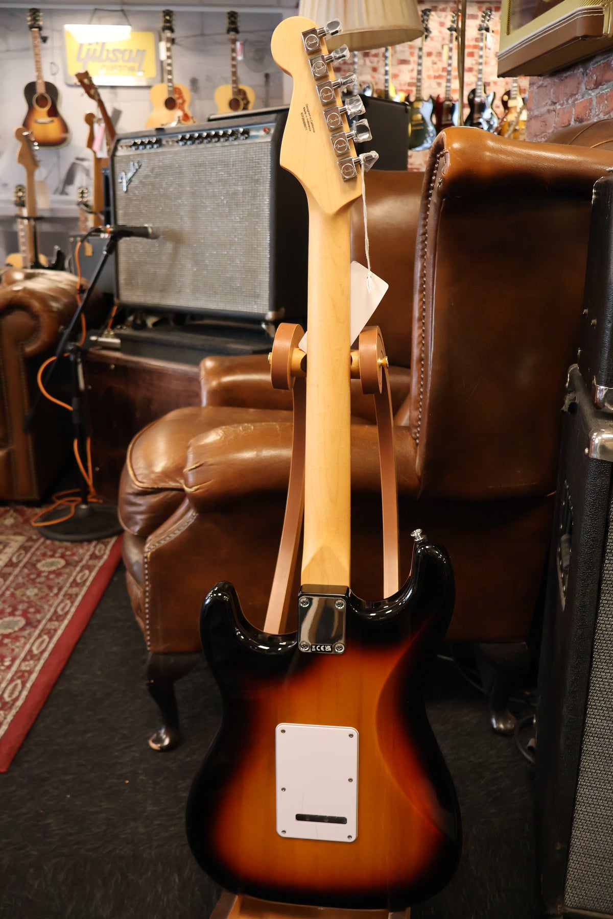 Fender Standard Stratocaster 3-Color Sunburst (B-Stock)