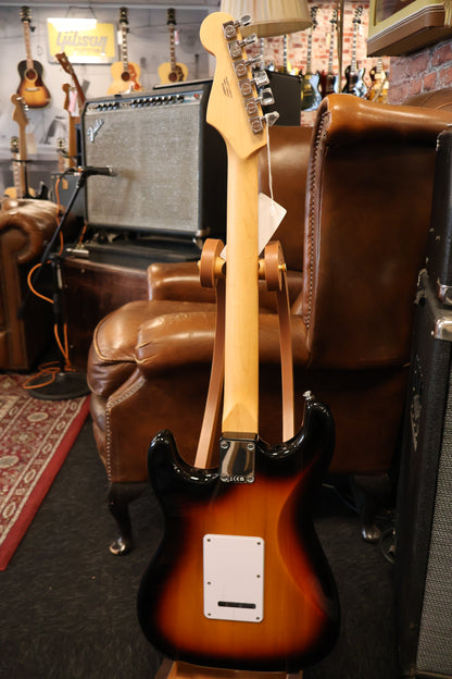 Fender Standard Stratocaster 3-Color Sunburst (B-Stock)