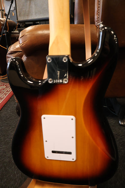 Fender Standard Stratocaster 3-Color Sunburst (B-Stock)