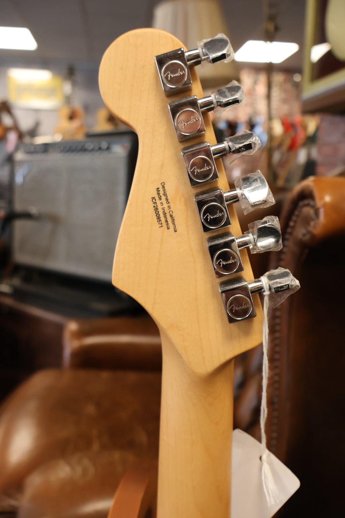 Fender Standard Stratocaster 3-Color Sunburst (B-Stock)