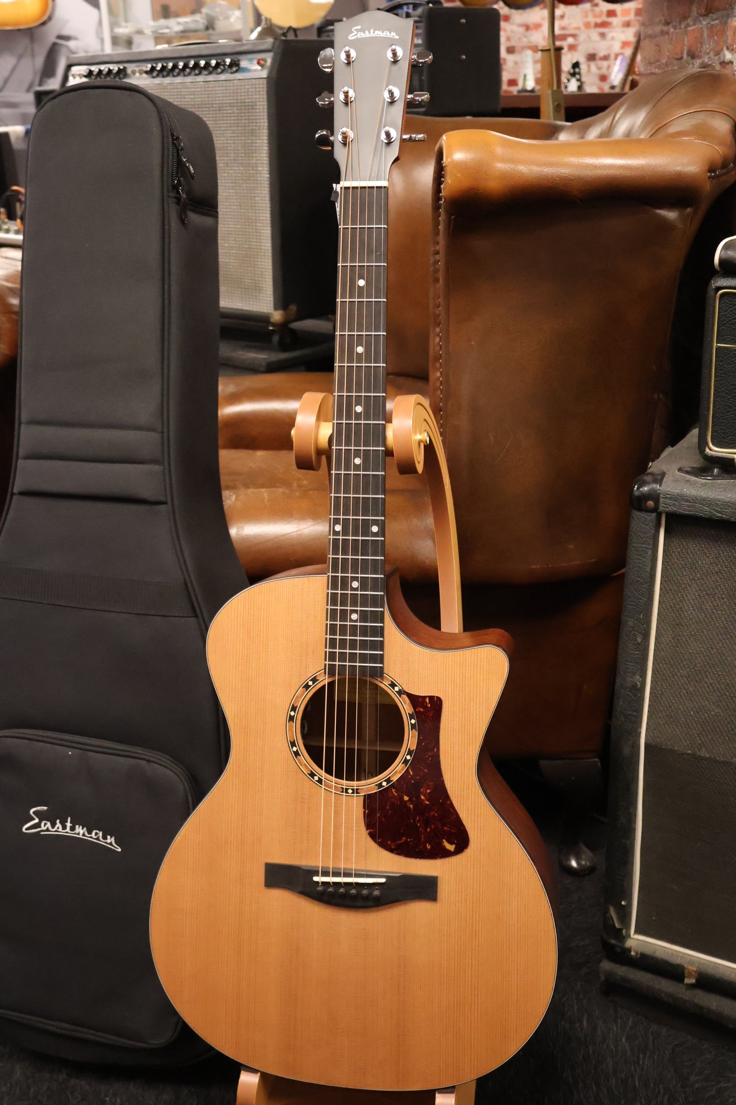 Eastman AC122-2CE Grand Auditorium