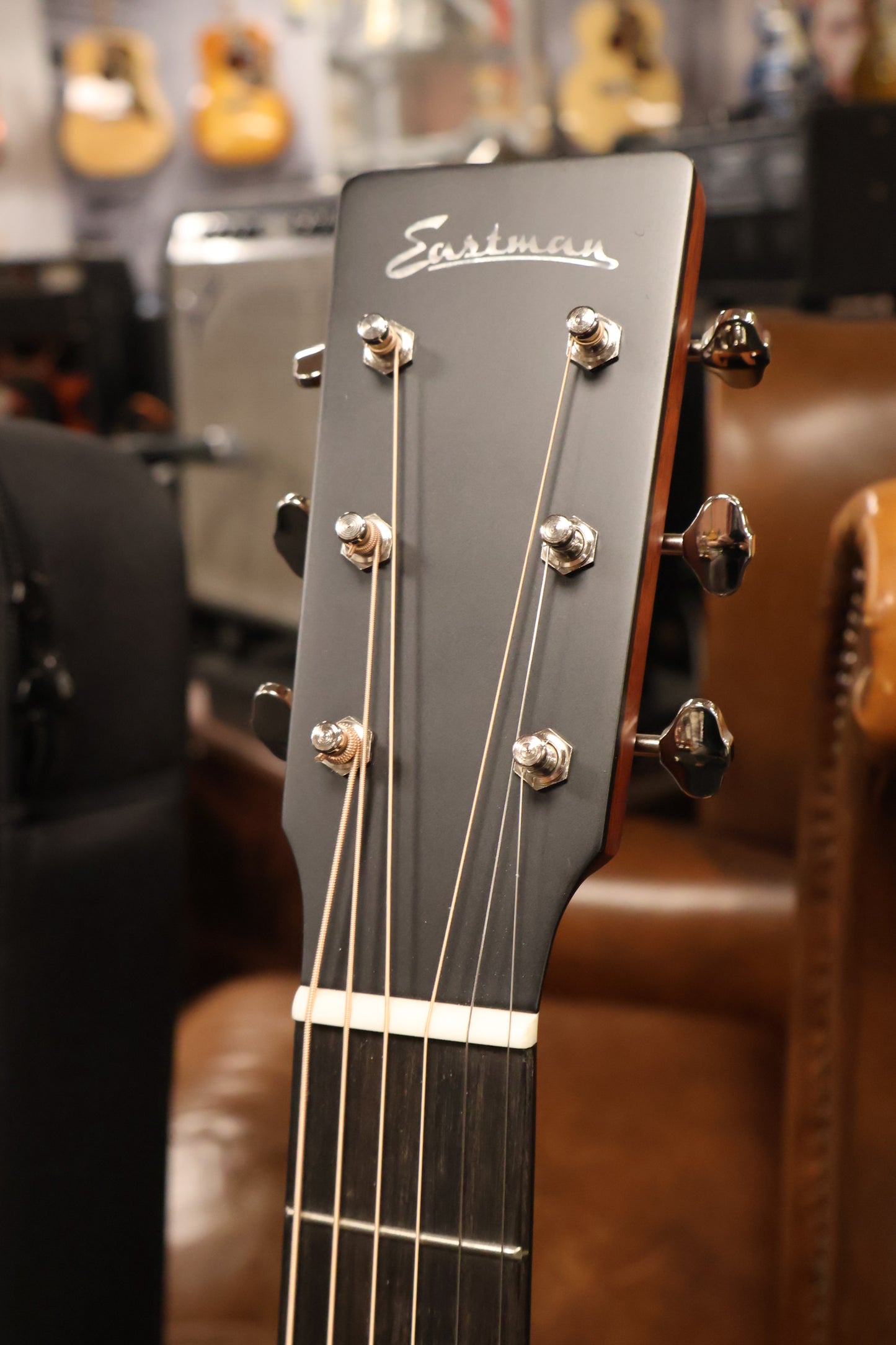 Eastman E2OM-DLX Orchestra Sunburst