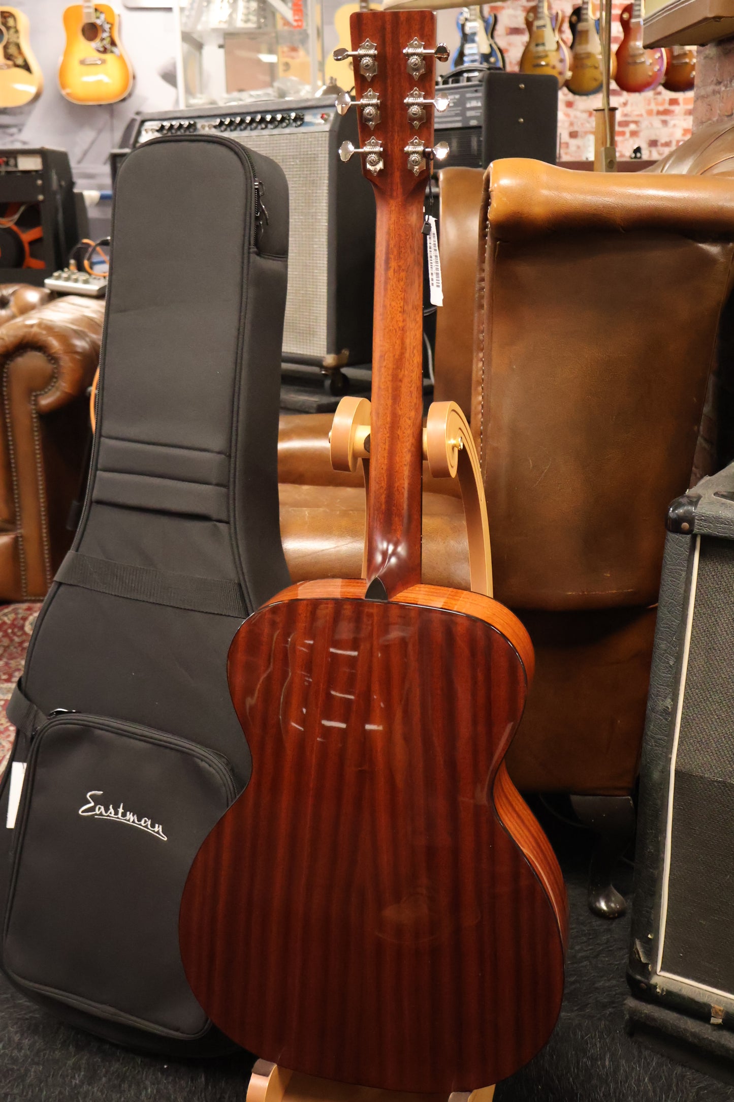 Eastman E2OM-DLX Orchestra Sunburst
