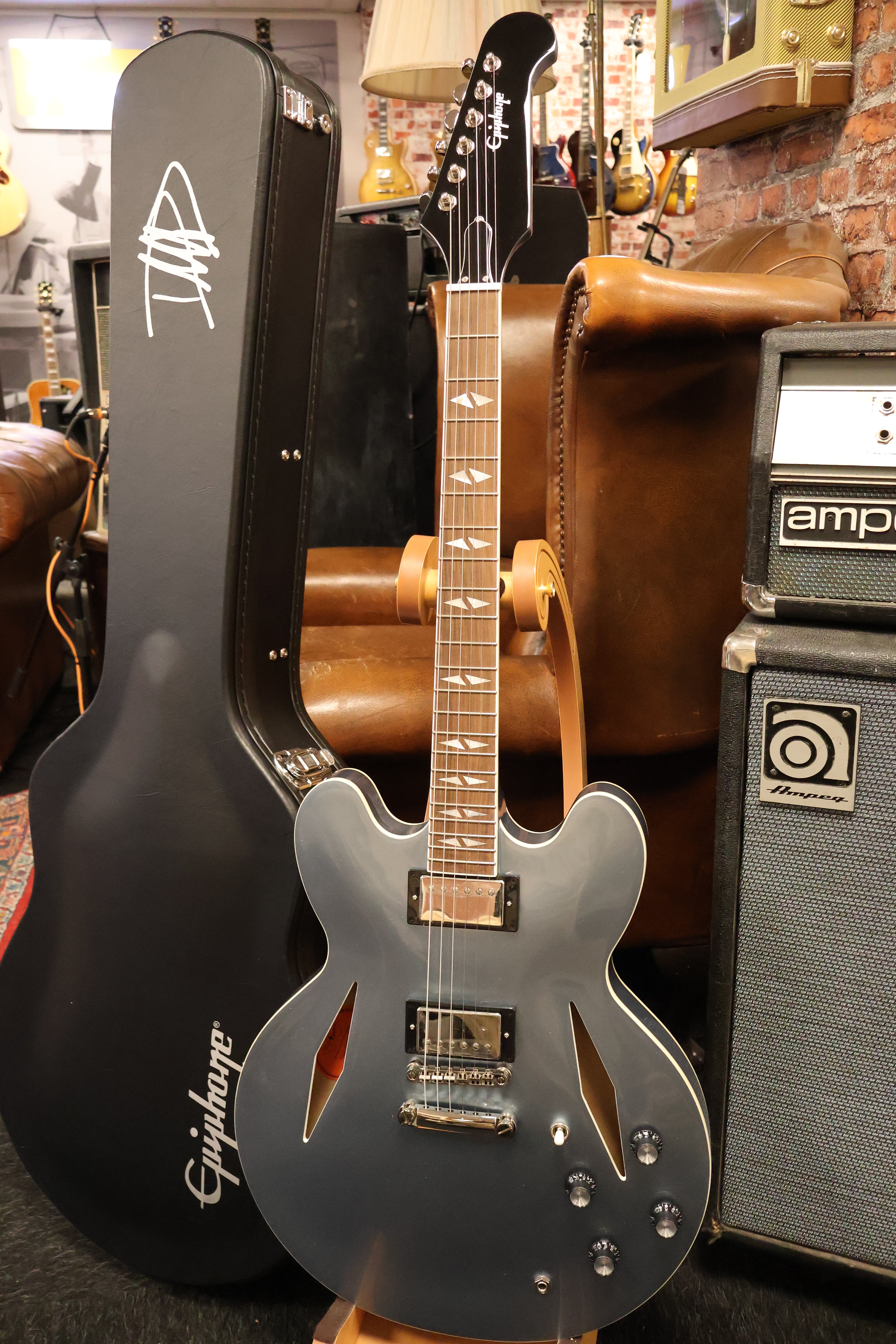 ギター Epiphone DG-335 Epiphone Dave Grohl DG-335 (Incl. Hard Case) #274 – Dirk Witte
