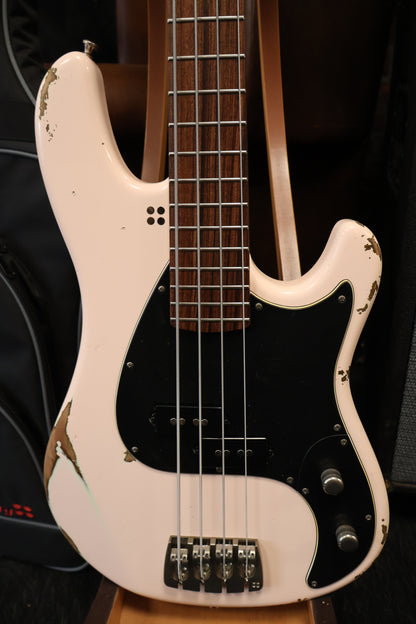 Sandberg California V 4-String Short Scale Hardcore Aged Shell Pink Bass Guitar