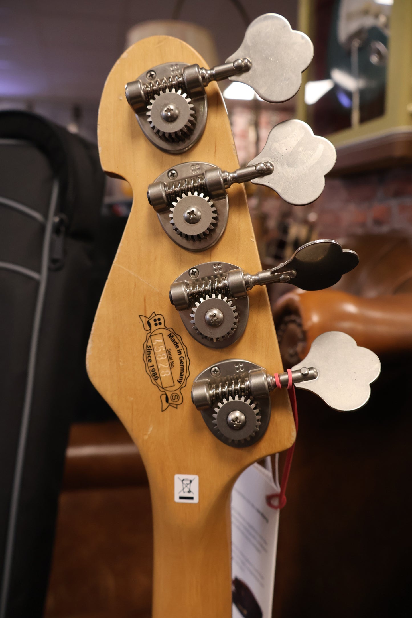 Sandberg California V 4-String Short Scale Hardcore Aged Shell Pink Bass Guitar