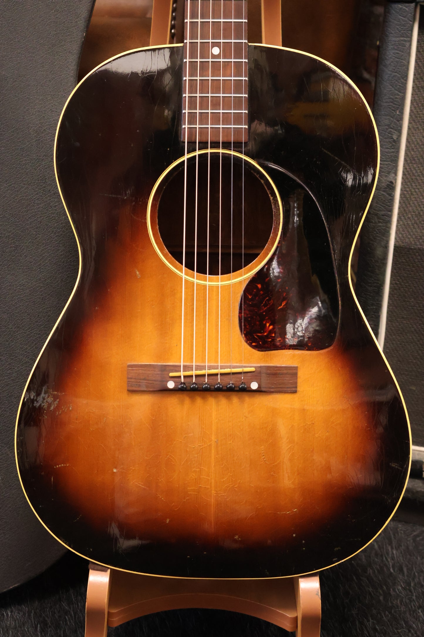 Gibson LG-1 Sunburst 1954