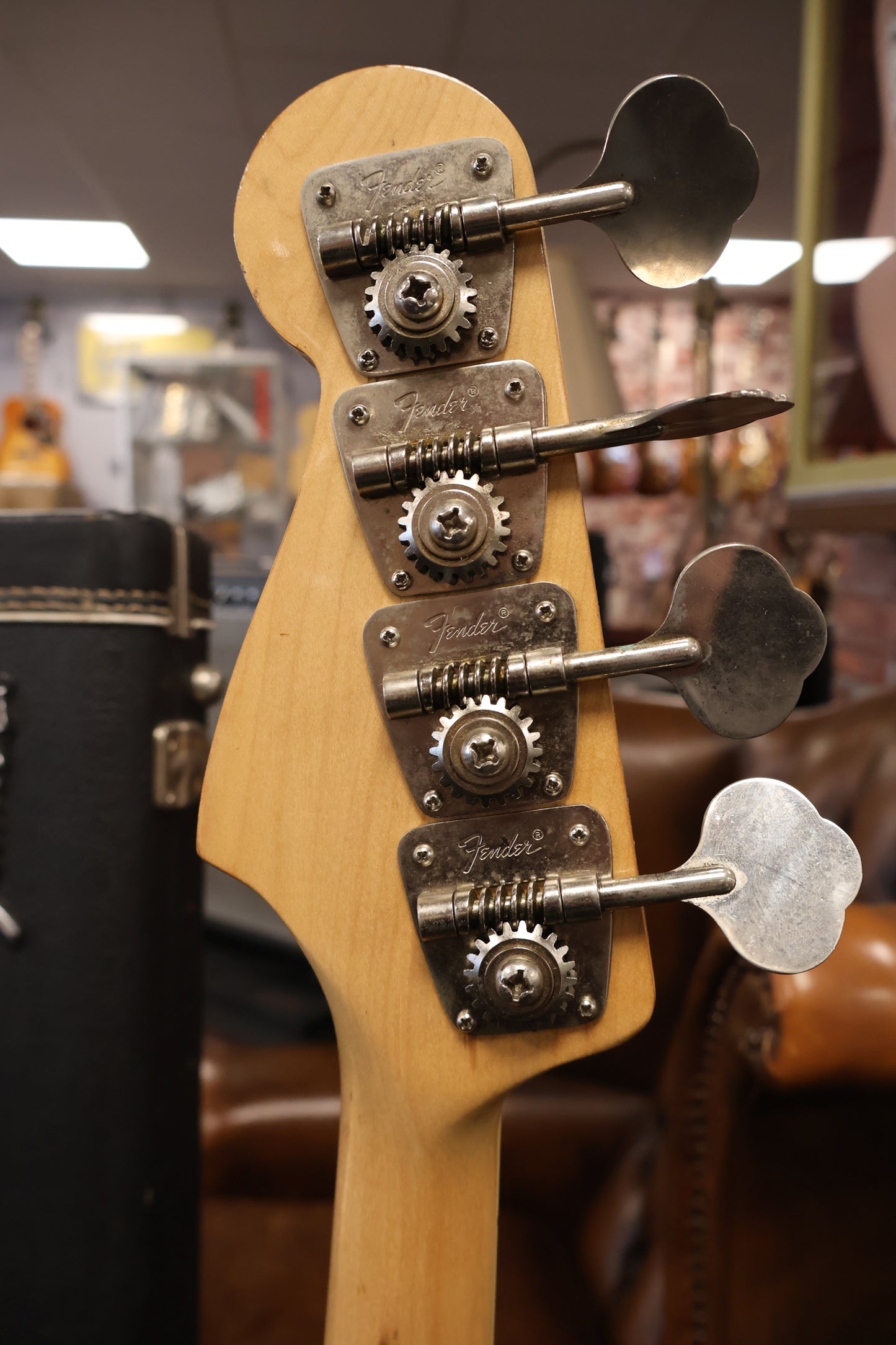 Fender 1972 Jazzbass Black with 60s Case