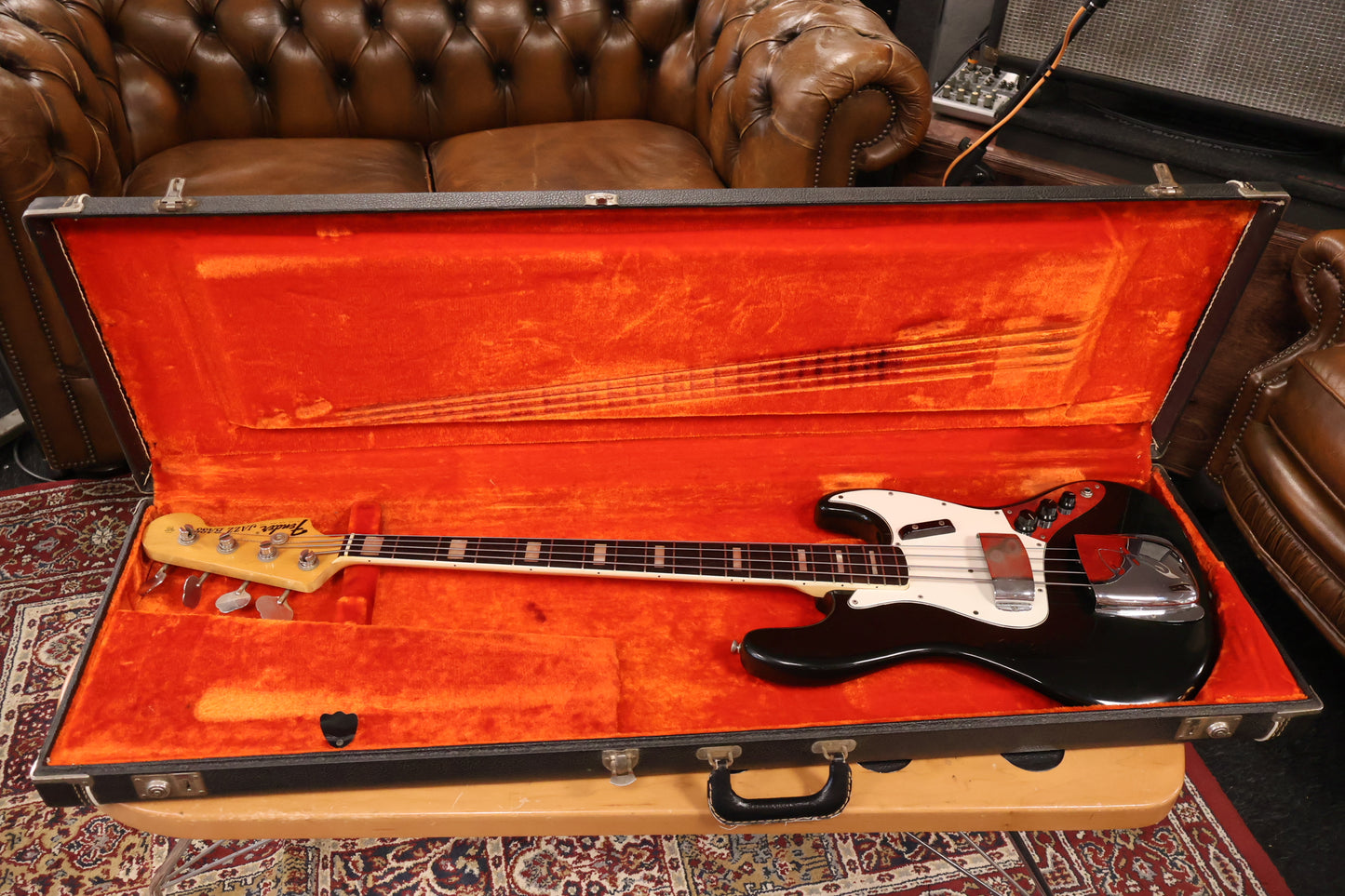 Fender 1972 Jazzbass Black with 60s Case