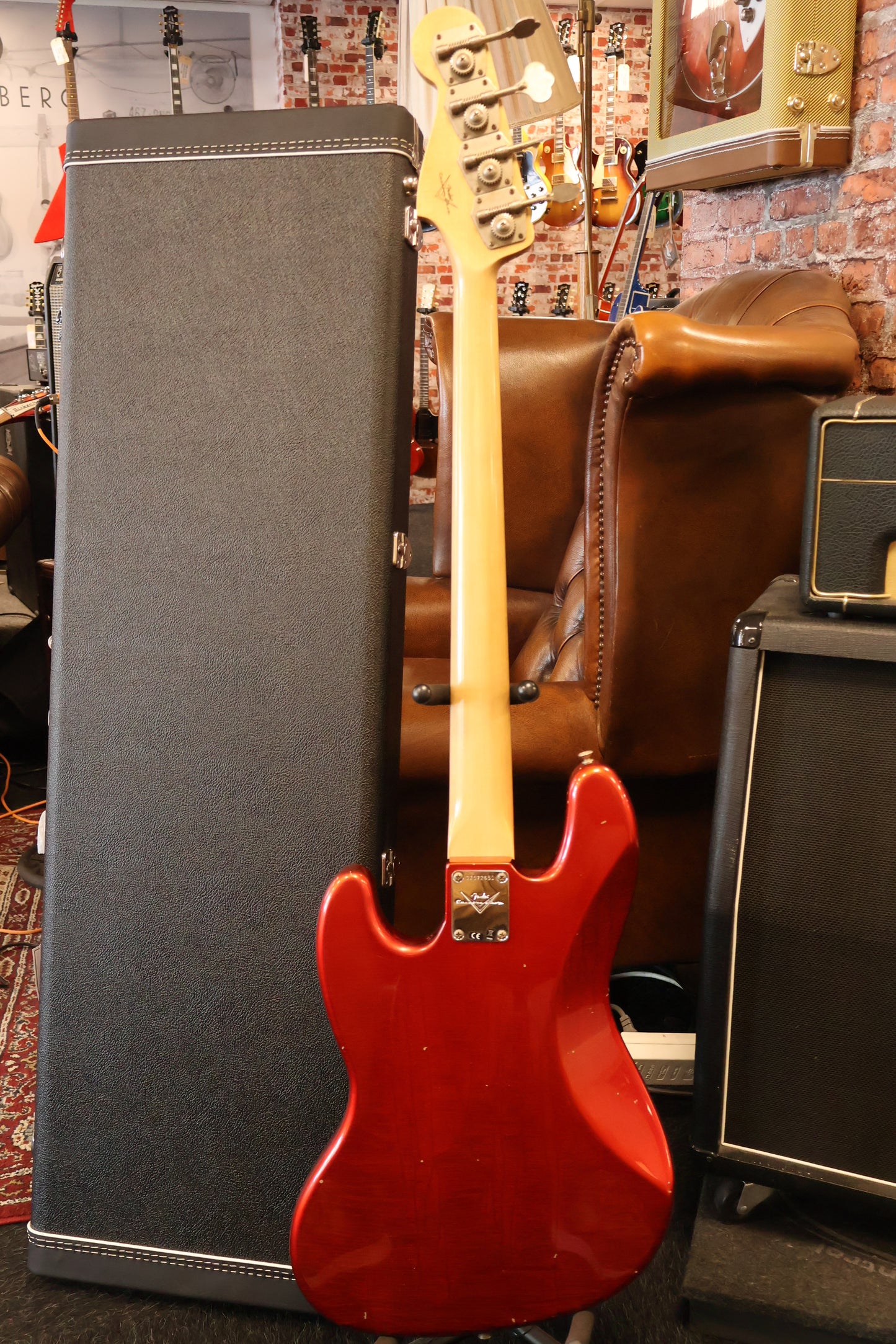 Fender '68 Jazz Bass Journeyman Relic - Aged Candy Apple Red