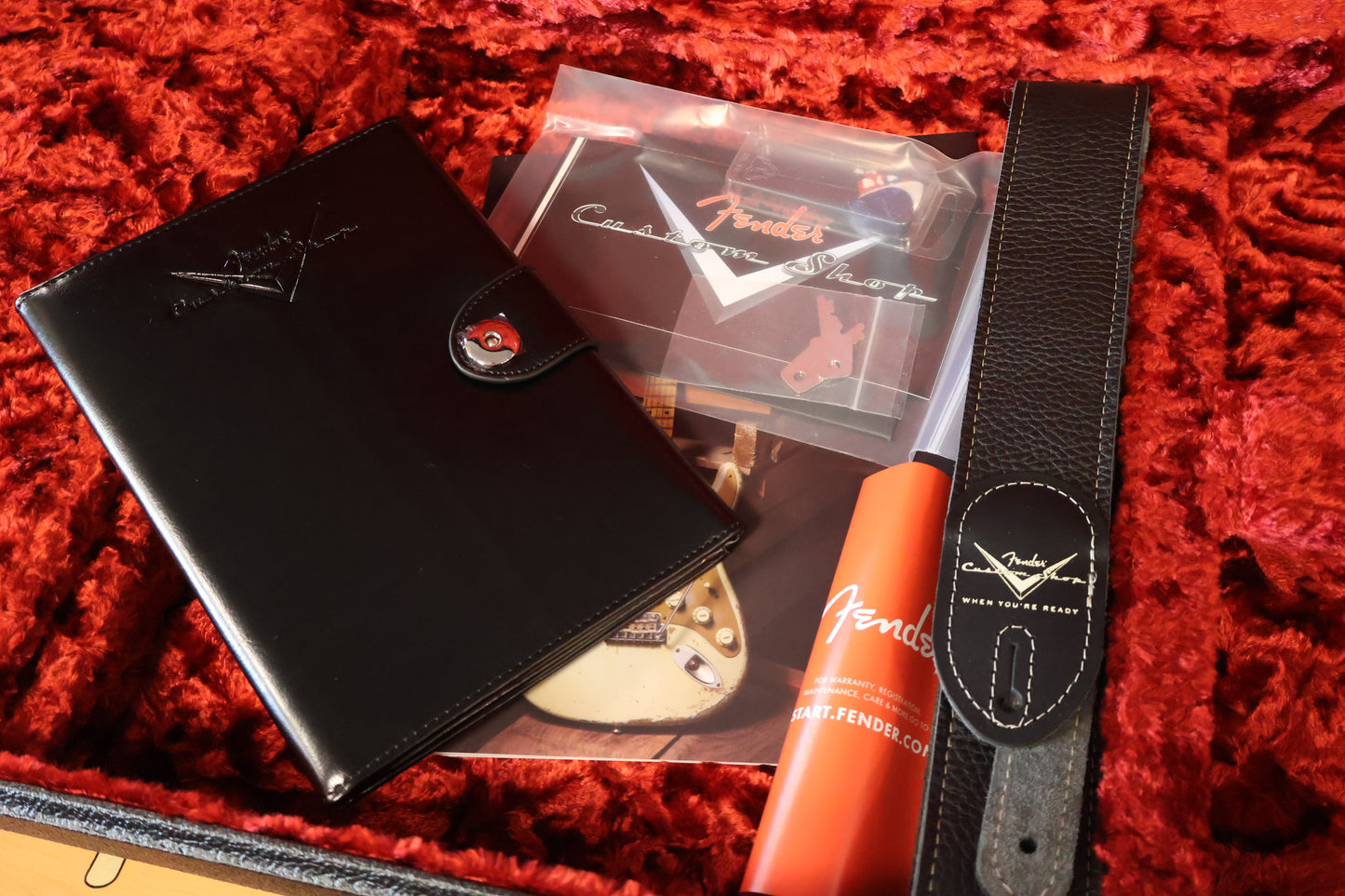 Fender '68 Jazz Bass Journeyman Relic - Aged Candy Apple Red