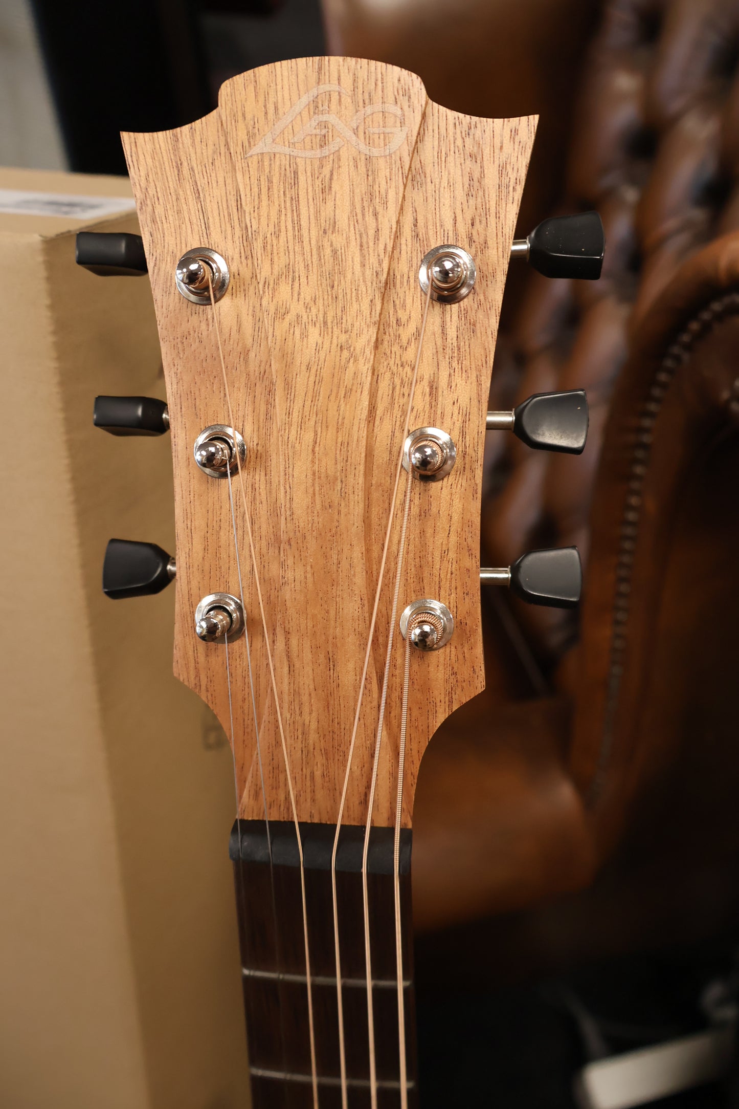 Lag TL70D-NAT Tramontane Dreadnought Lefty