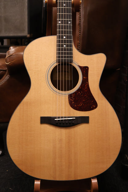 Eastman AC222CE Grand Auditorium with gigbag