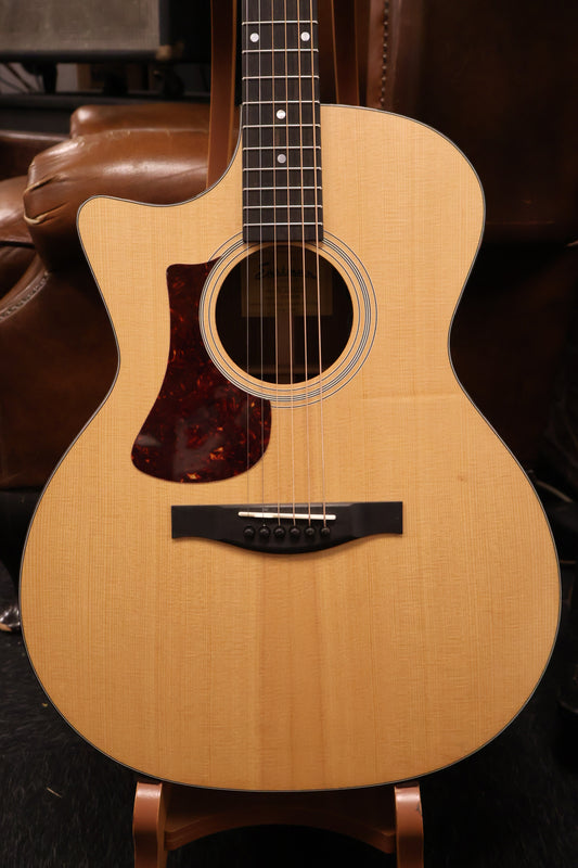 Eastman AC222LCE Left-Handed Grand Auditorium with gigbag