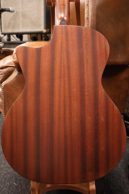 Eastman AC122-2CE-BK Grand Auditorium