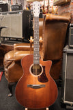 Eastman AC222CE-DLX-GB Grand Auditorium with gigbag