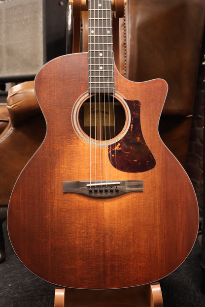 Eastman AC222CE-DLX-GB Grand Auditorium with gigbag