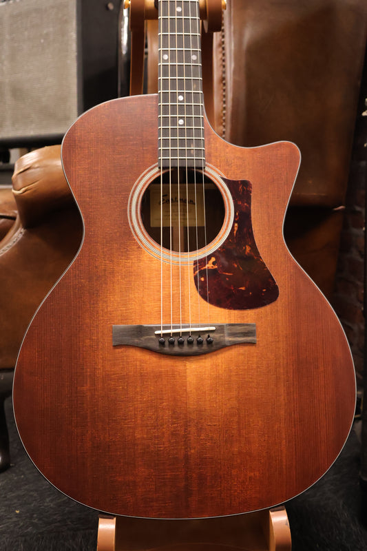 Eastman AC222CE-DLX-GB Grand Auditorium with gigbag