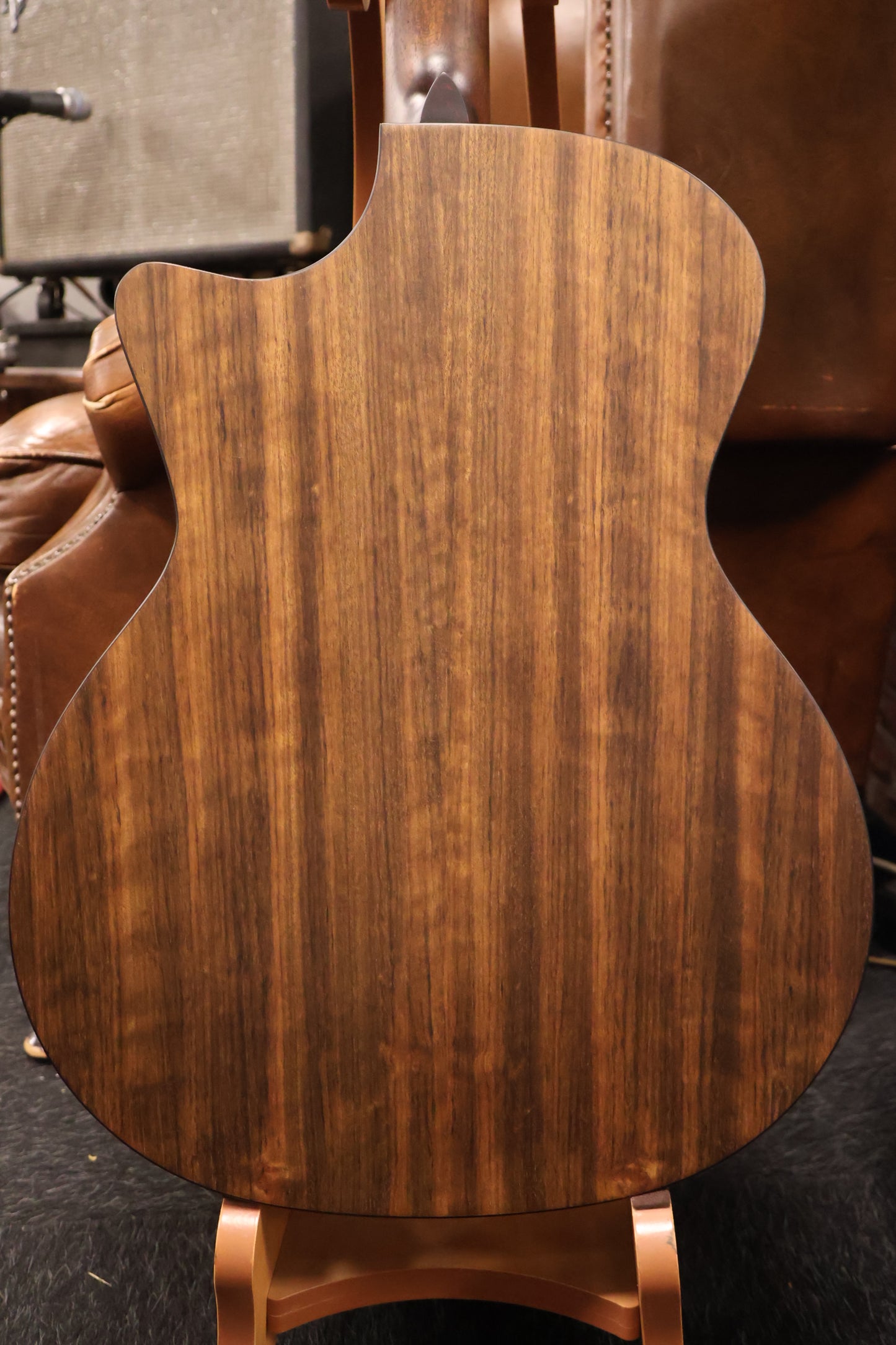 Eastman AC222CE-DLX-GB Grand Auditorium with gigbag