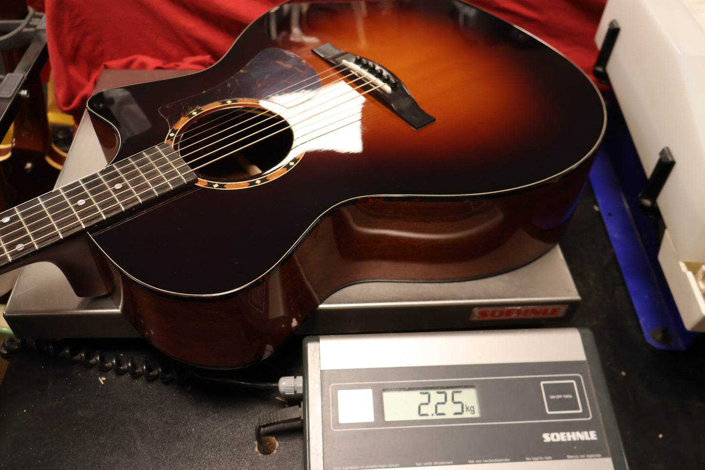 Eastman AC122-2CE-DLX Grand Auditorium Deluxe Sunburst