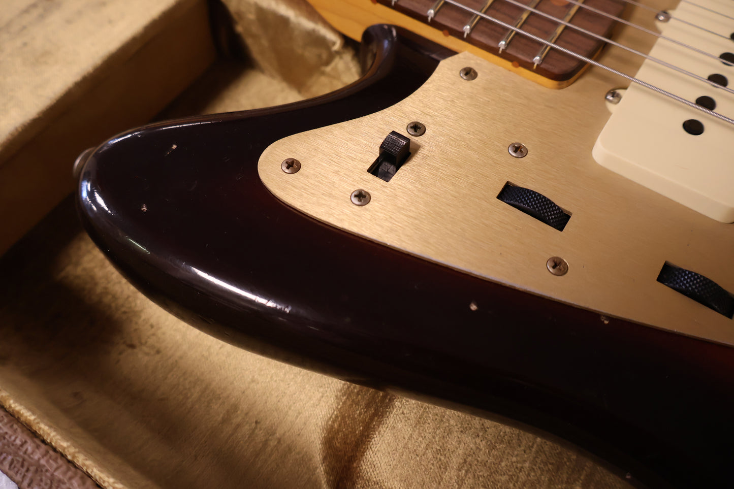 Fender 1959 250K Jazzmaster Journeyman Relic Chocolate 3-Color Sunburst