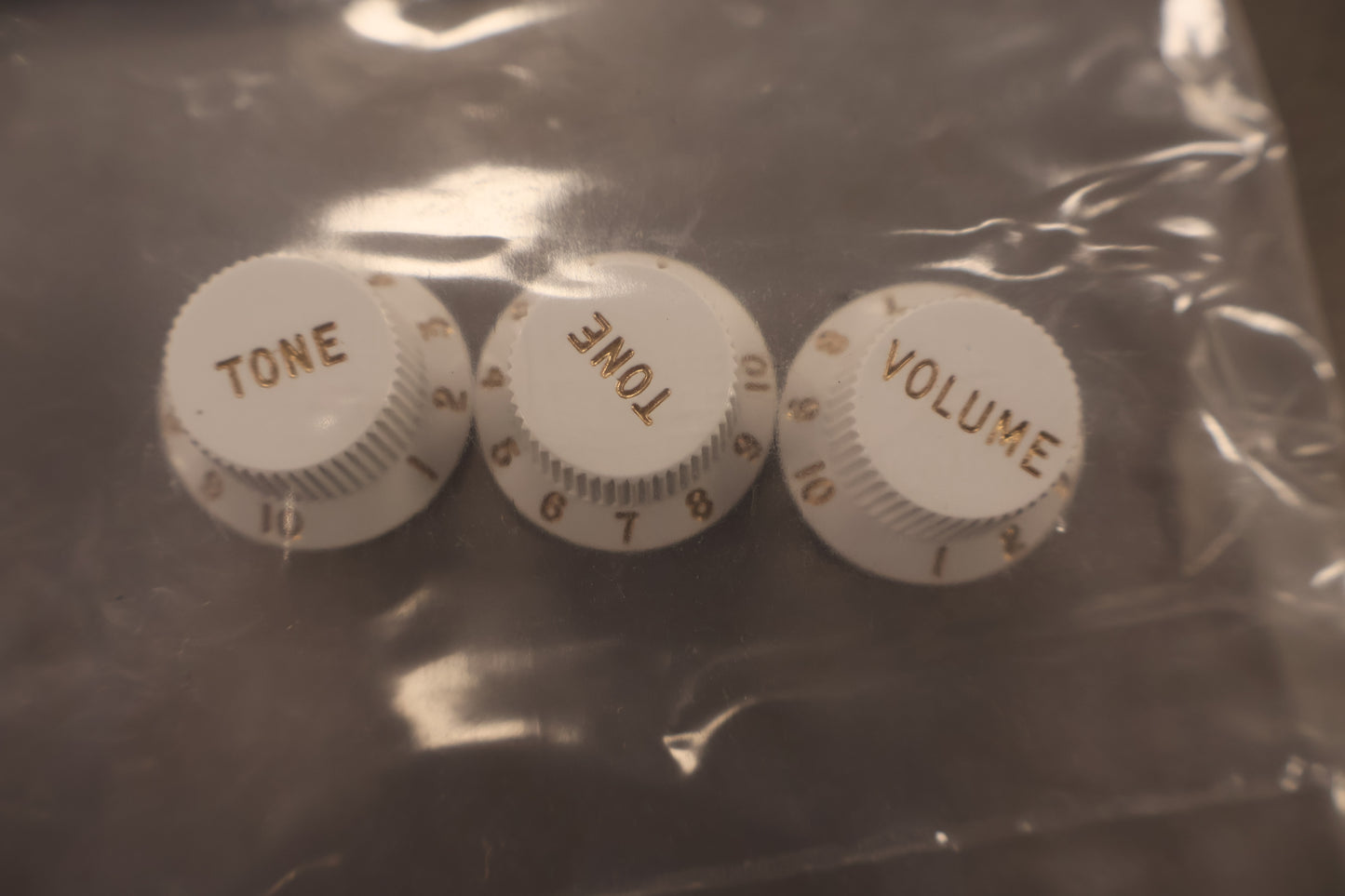Fender Stratocaster Knobs, White (Volume, Tone, Tone) (3)