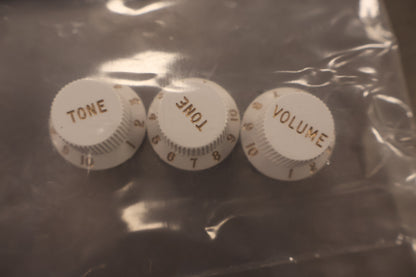 Fender Stratocaster Knobs, White (Volume, Tone, Tone) (3)
