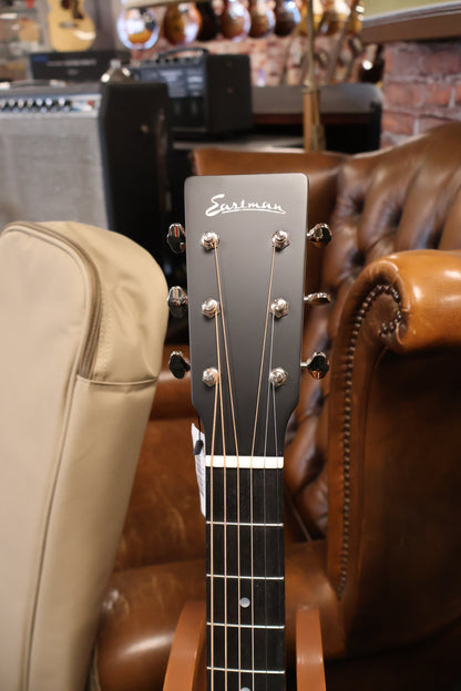 Eastman E1OM-DLX Orchestra (B-Stock)