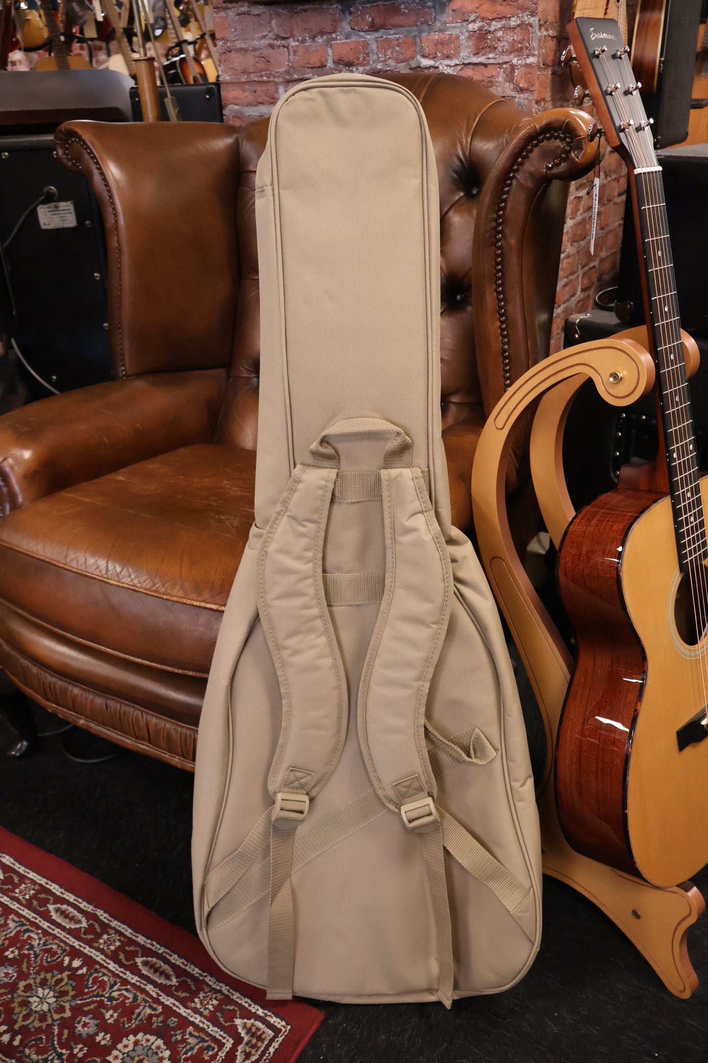 Eastman E1OM-DLX Orchestra (B-Stock)