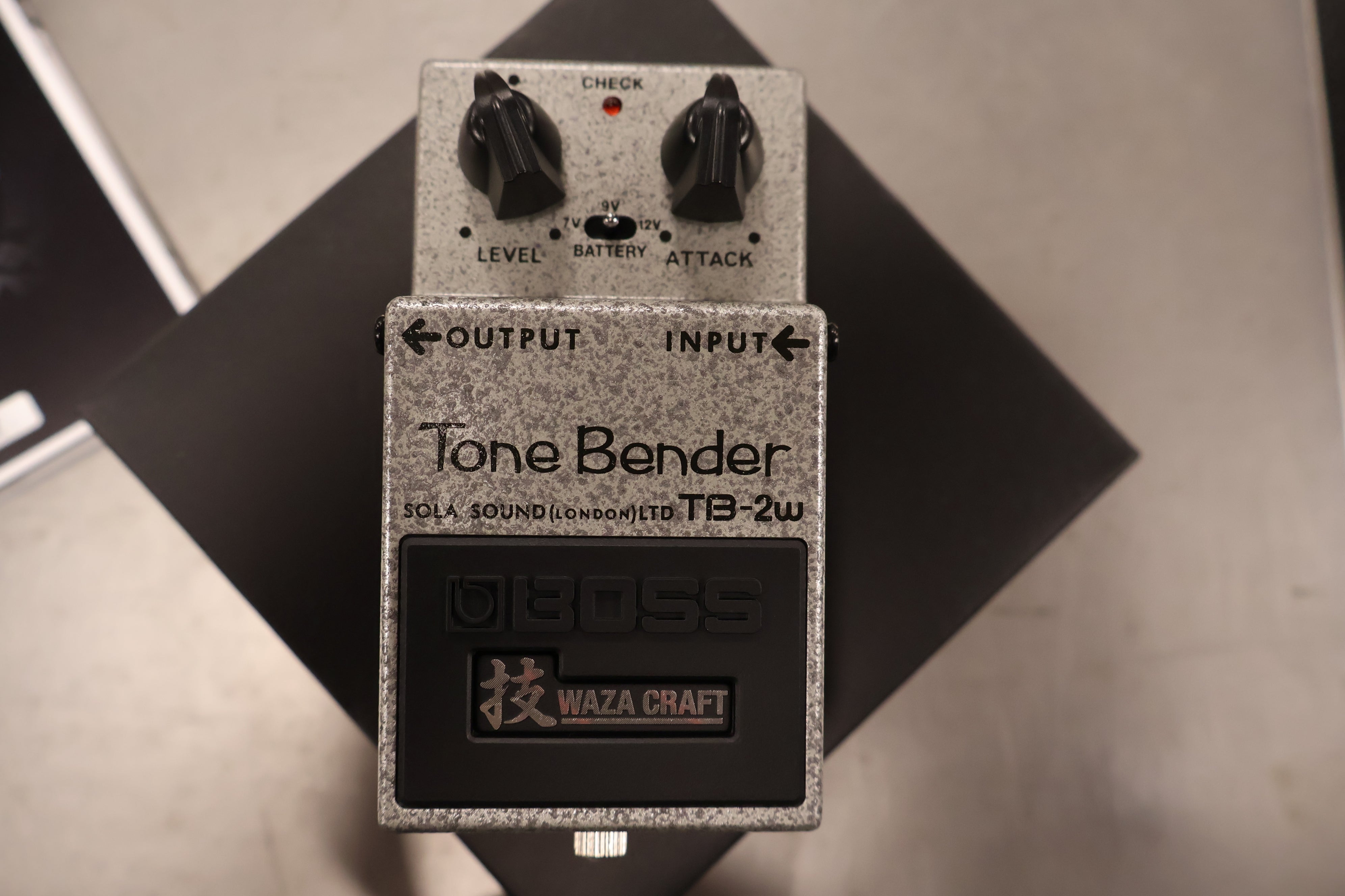 ギター BOSS TB-2W Tone Bender tb-2w_image_main2.jpg