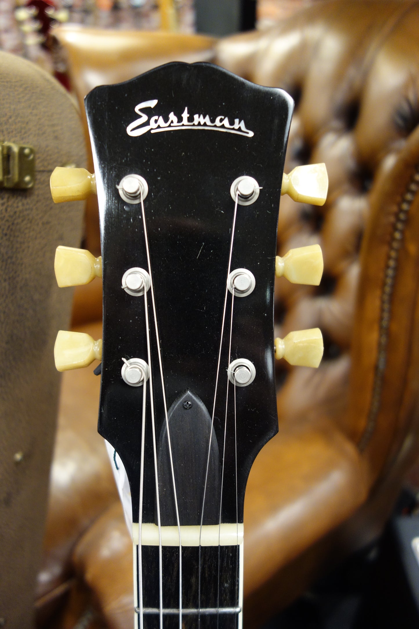 Eastman SB59/V-RB Redburst Varnish