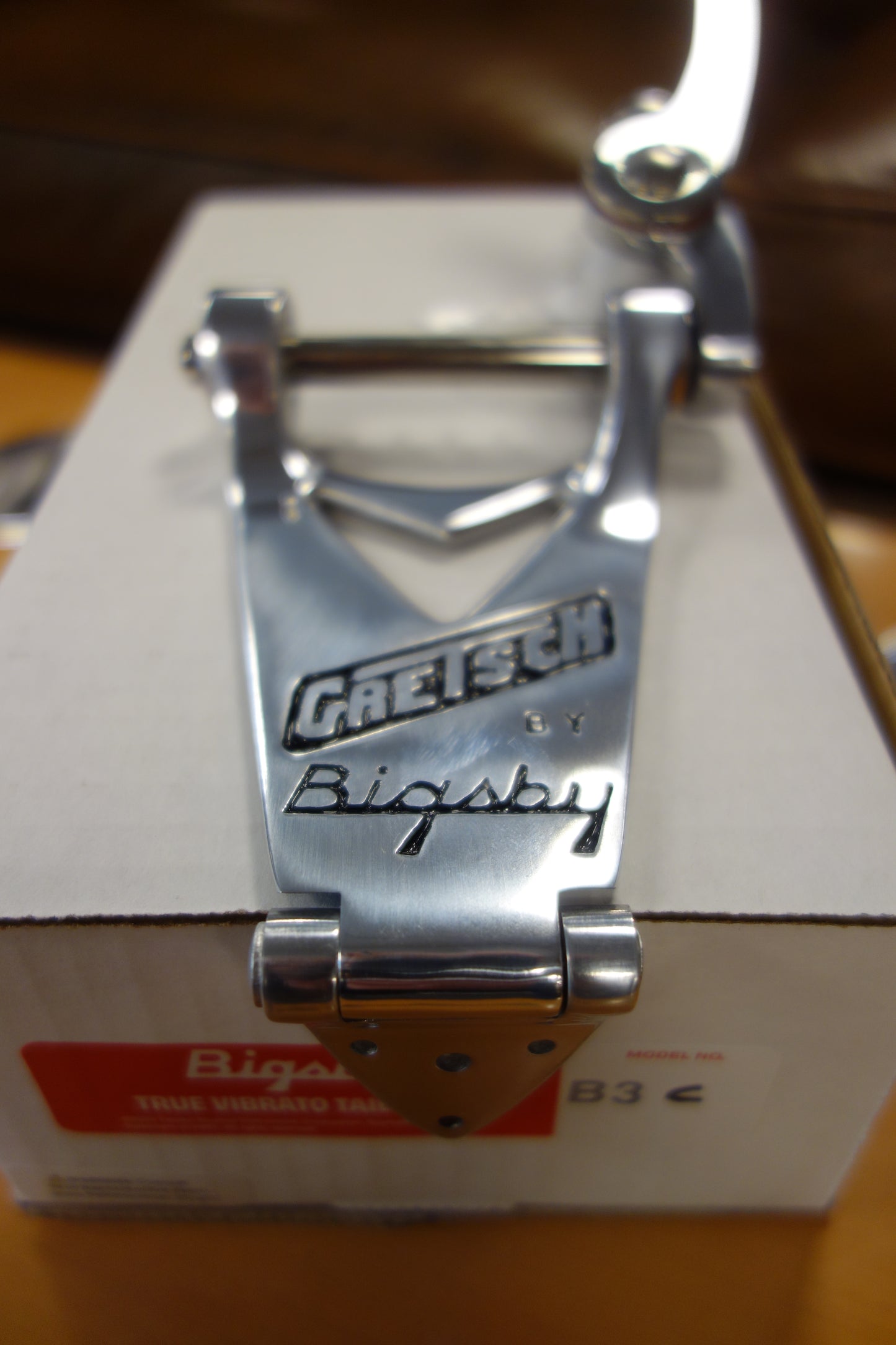Gretsch Branded Bigsby Tailpiece, Polished Aluminum