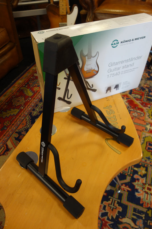 Konig & Meyer 17540 Foldable Guitar Stand