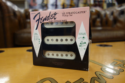 Fender Pure Vintage '65 Strat Pickup Set, Vintage White (3)
