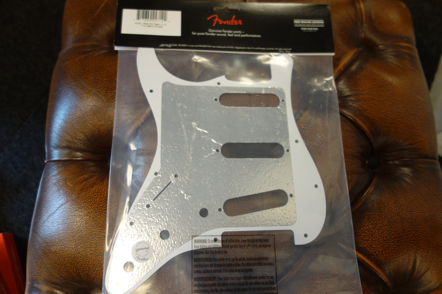 Fender Pickguard Stratocaster S/S/S 11-Hole Mount White Pearl 4-Ply