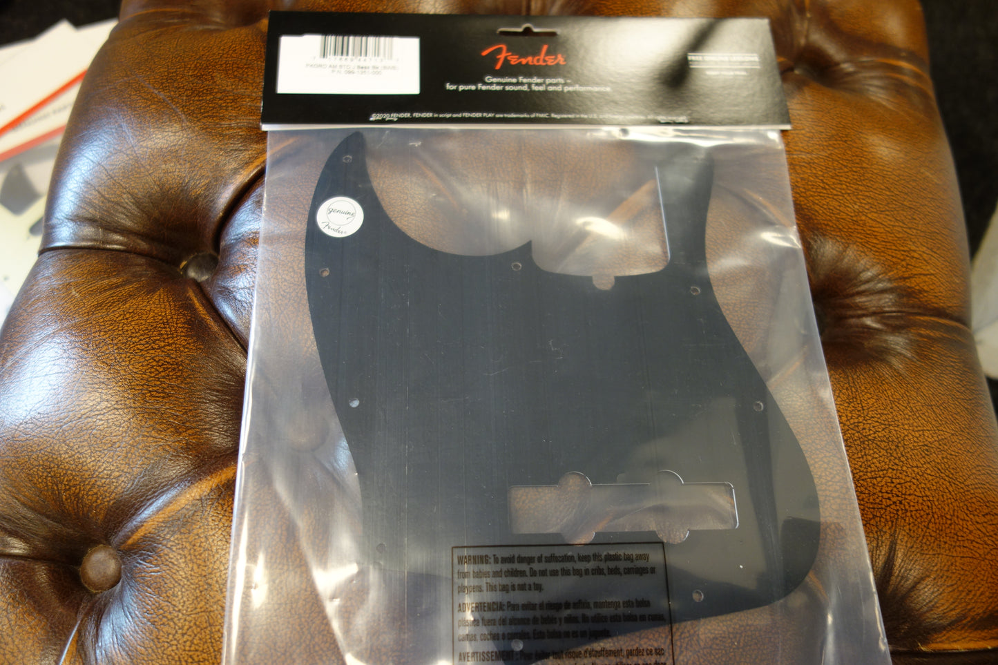 Fender Pickguard Jazz Bass 10-Hole Mount (with Truss Rod Notch) B/W/B 3-Ply