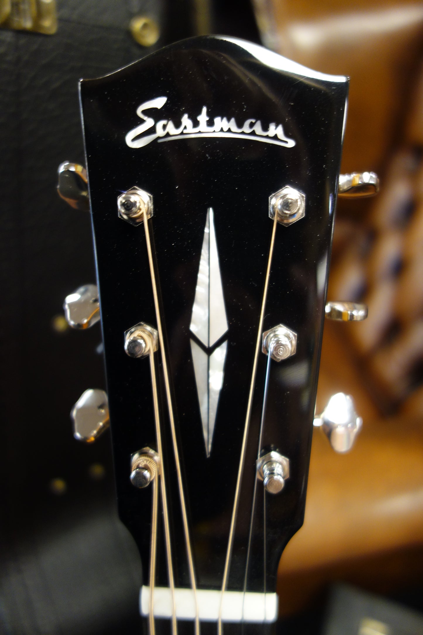Eastman E16SS-TC-LTD slope-shoulder dreadnought limited