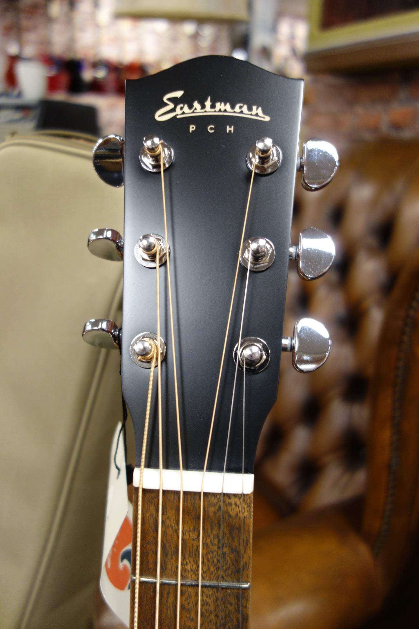 Eastman PCH1-OM Orchestra Model Solid Spruce top